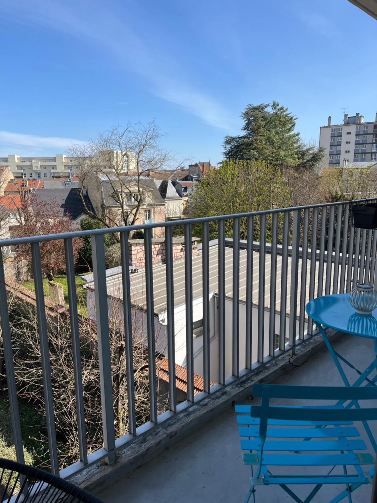 Centre Reims Cathedrale Avec Balcon Exterior foto